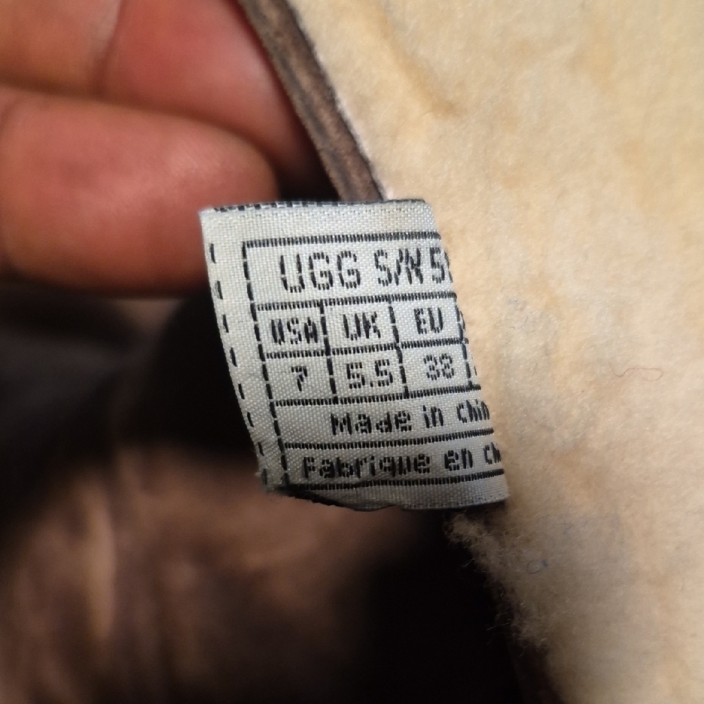 UGG Brown Winter Boots with Cream Lining - Picture 10 of 10